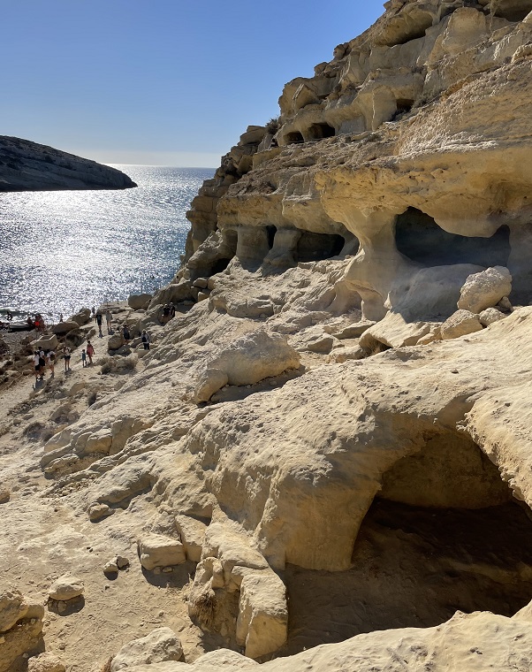die Höhlen von Matala