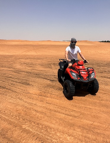 mit dem Quad durch Dubai's Wüste fahren