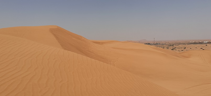 Dubai's Wüste mit wunderschönem roten Sand