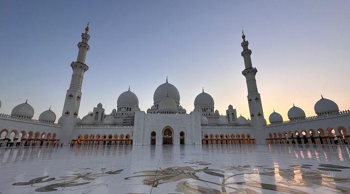 Scheich-Zayid-Moschee in Abu Dhabi bei Tag