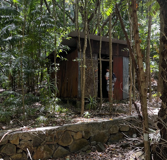 Hütte im Anse Mondon Village auf Silhouette