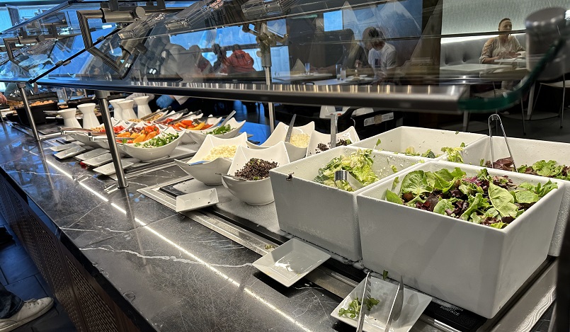 American Express Centurion Lounge am Harry Reid International Airport in Las Vegas: leckere Salatbar