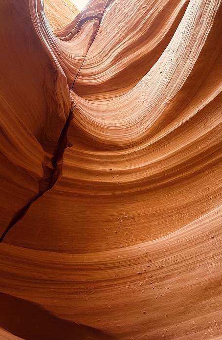 Der wunderschöne Antelope Canyon X in Arizona, USA: durch Erosion im roten Sandstein entstanden