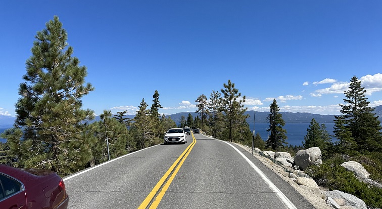 Lake Tahoe: Weg zur Emerald Bay mit Fahrt über den Bergkamm und Blick über den See