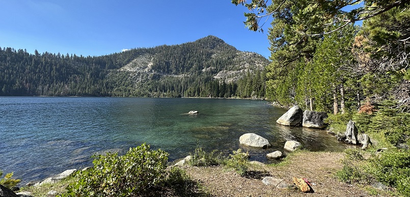Glasklares Wasser in der Emerald Bay am Lake Tahoe