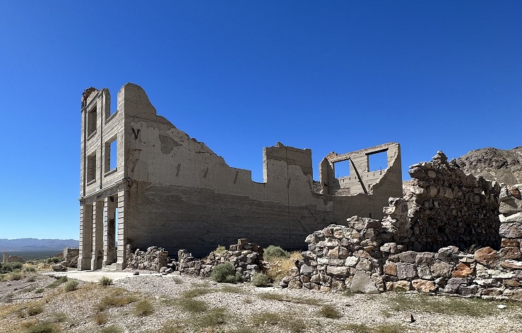Das alte Cook-Building in der Geisterstadt Rhyolite in Nevada