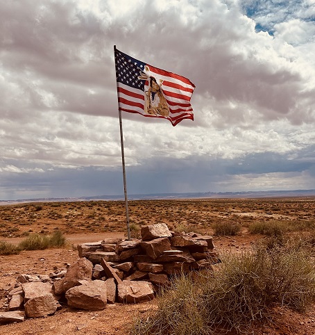 Amerika-Flagge mit Navajo Indianer