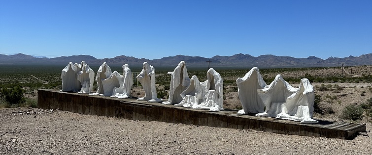 Gespenster in der Geisterstadt Rhyolite in Nevada