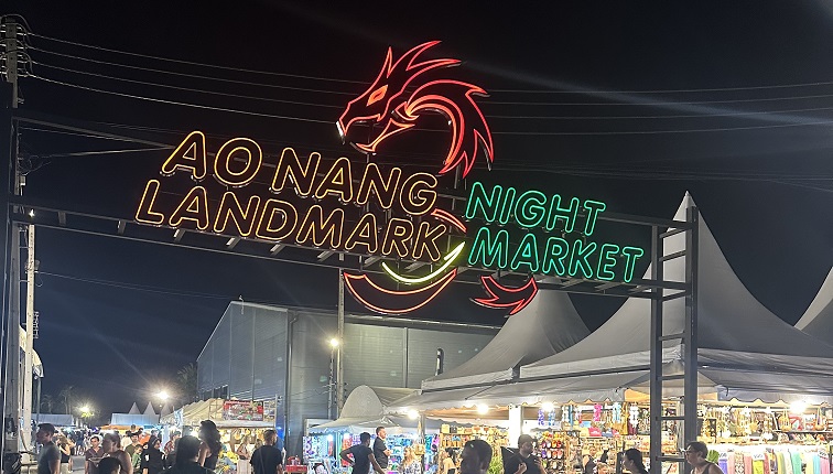 Ao Nang Nachtmarkt: ein sehr touristischer Markt in Thailand, der jedoch mit sehr vielfältigem Angebot an Thai Food und Souvenirs lockt