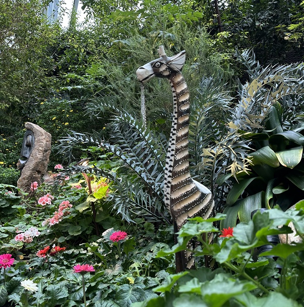 Giraffen-Dekoration im südafrikanischen Garten im Flower Dome Singapur