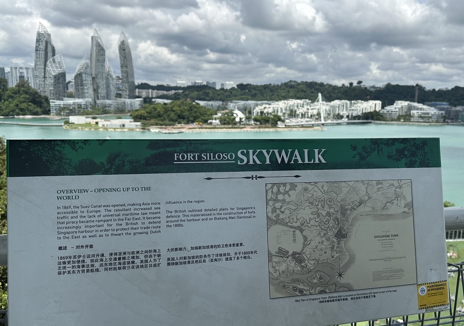 Fort Siloso Skywalk auf Sentosa Island: Der Skywalk zum alten Militärstützpunkt mit Blick auf Singapur