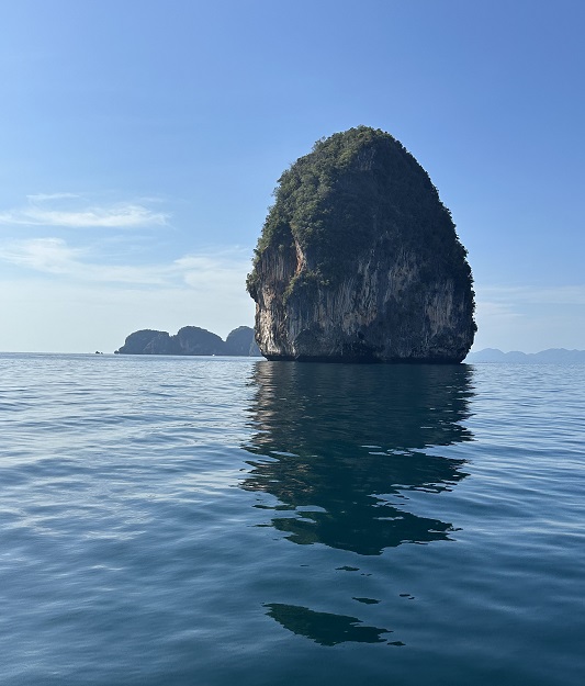 Kalksteinfelsen in Thailand rund um Hong Island