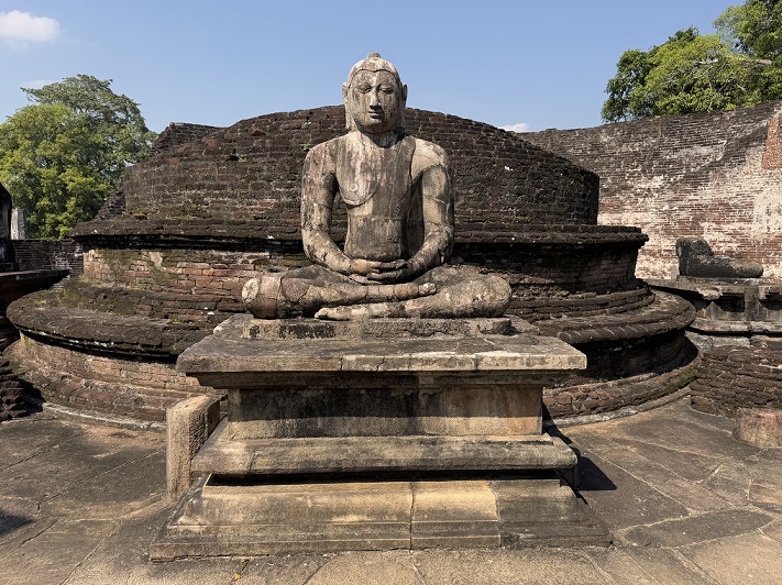 Buddha Statue in der Vatadage von Polonnaruwa in Sri Lanka