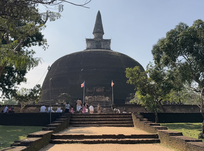 Die größte Stupa von Polonnaruwa in Sri Lanka: Rankoth Vehera
