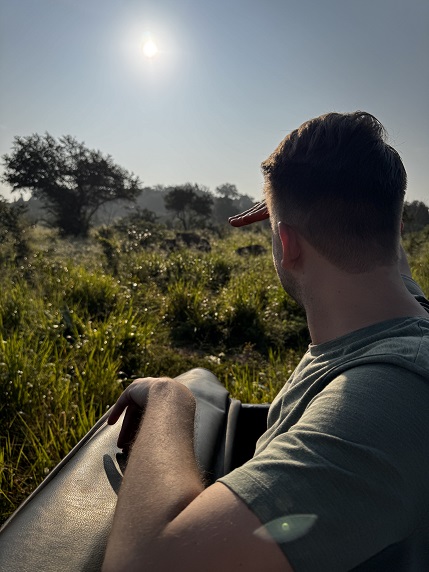Elefanten Safari im Hurulu Eco Park: Die ersten grauen Riesen wurden gesichtet