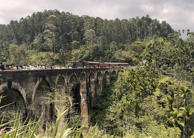 Ein Tag in Ella: Die besten Sehenswürdigkeiten, hier die wunderschöne Nine Arch Bridge, an einem Tag erleben